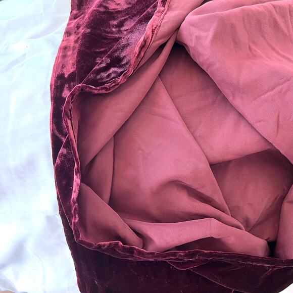 Croscill baroque metallic gold comforter velour bed skirt and pillow covers set - Picture 9 of 15